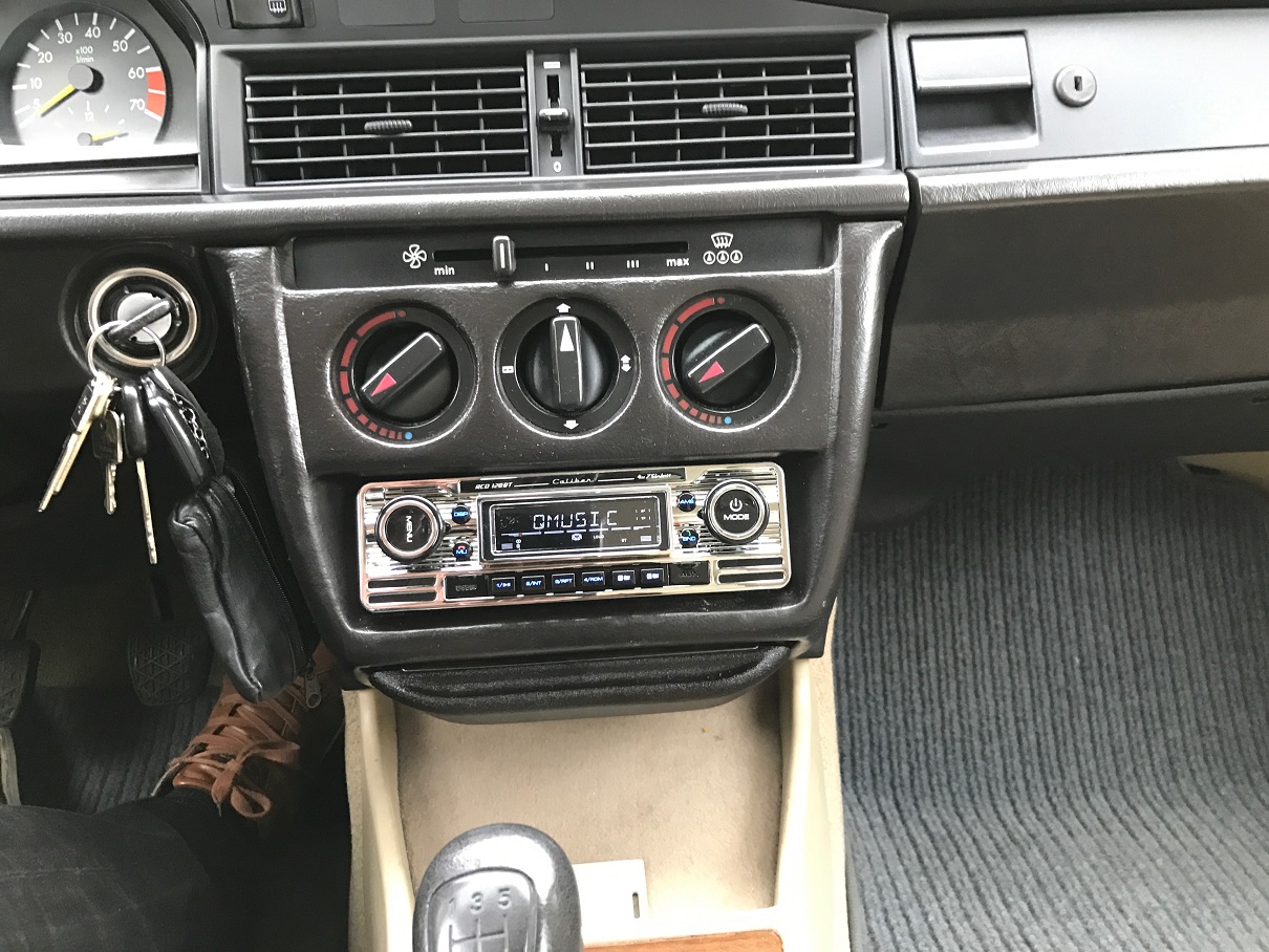 radio interieur.jpg