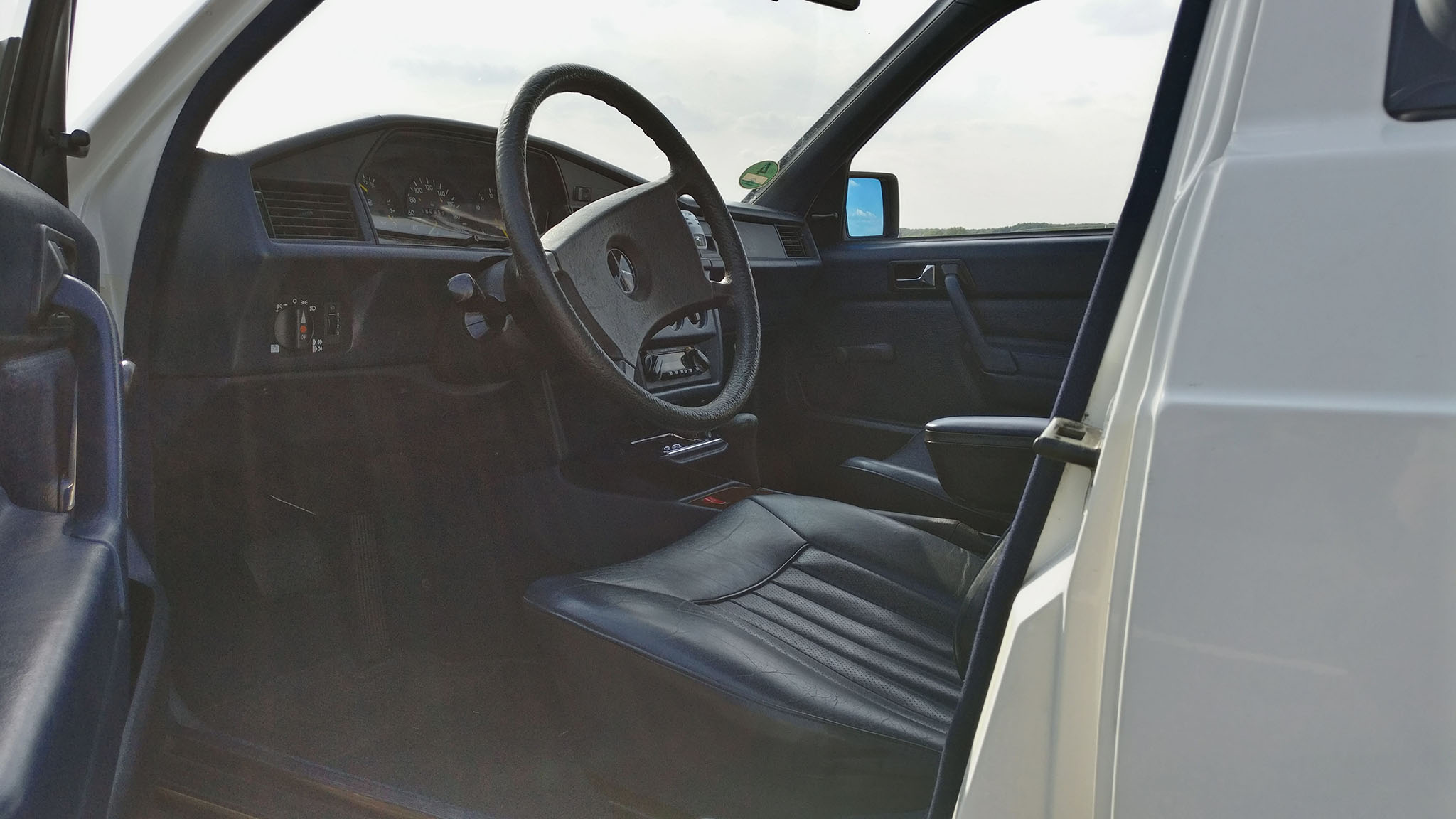 Mercedes-Benz 190-2-klein.jpg