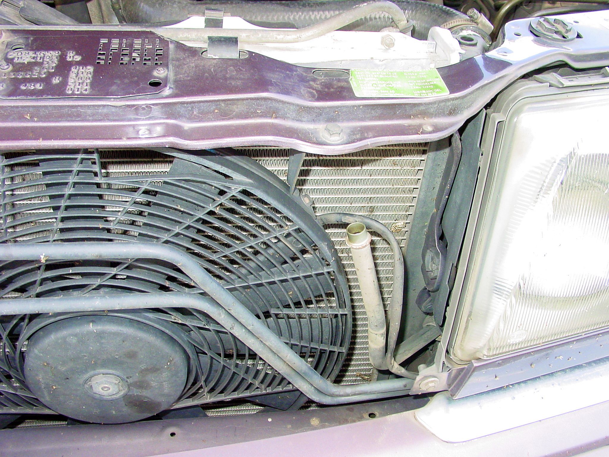 Airco aansluiting Condensor E300TT.jpg
