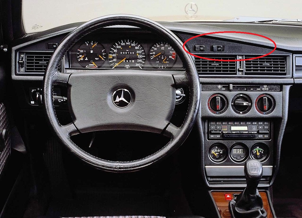 mercedes-benz_190_dashboard.jpg