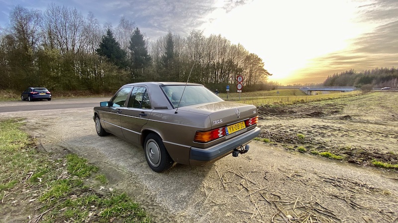 Mercedes 190e 1.8 achterkant.jpg