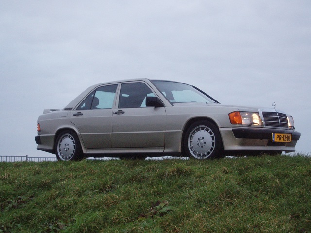 mercedes 2.3-16v 3 s.jpg