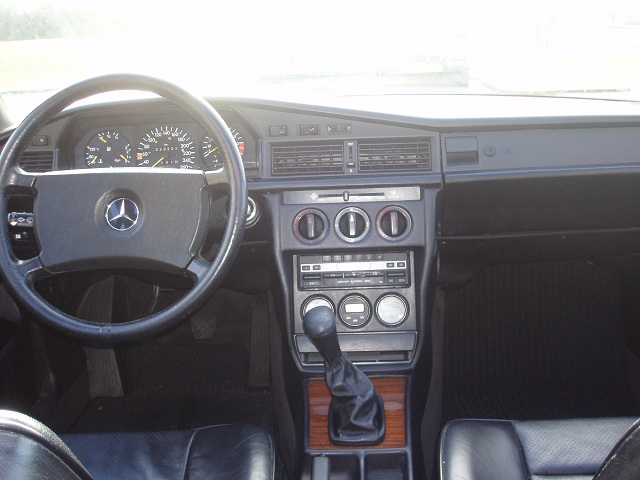 mercedes 2.3-16v 005 small.jpg
